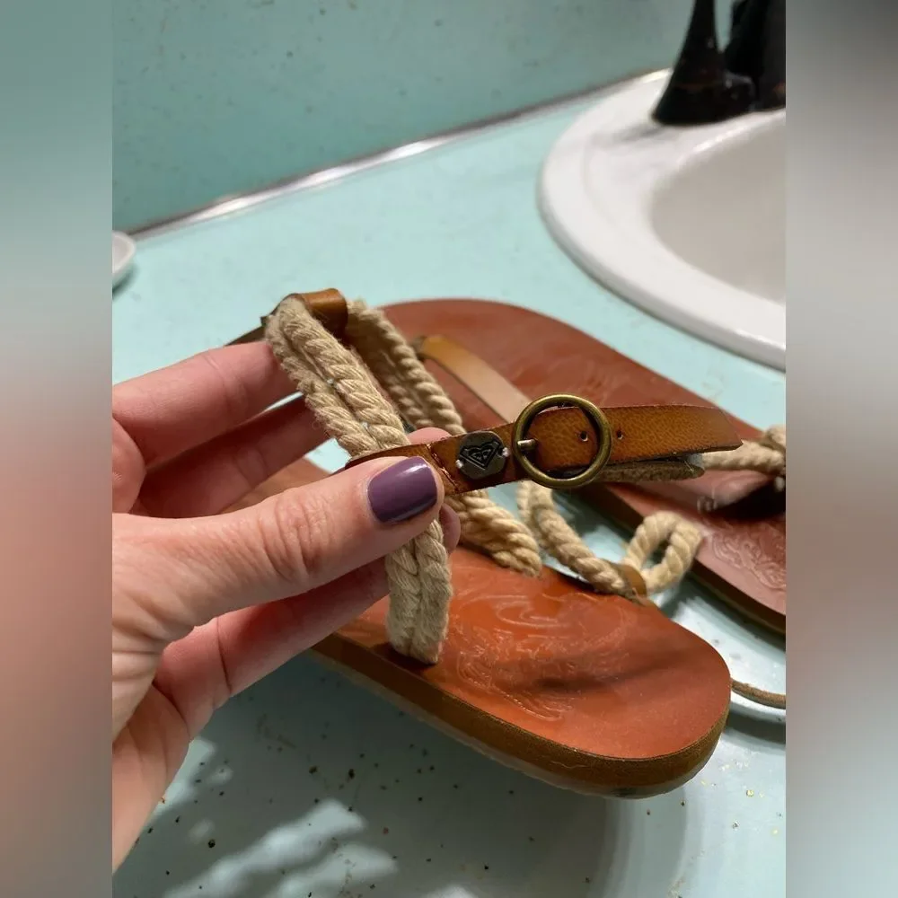 Roxy sandals size 7.5